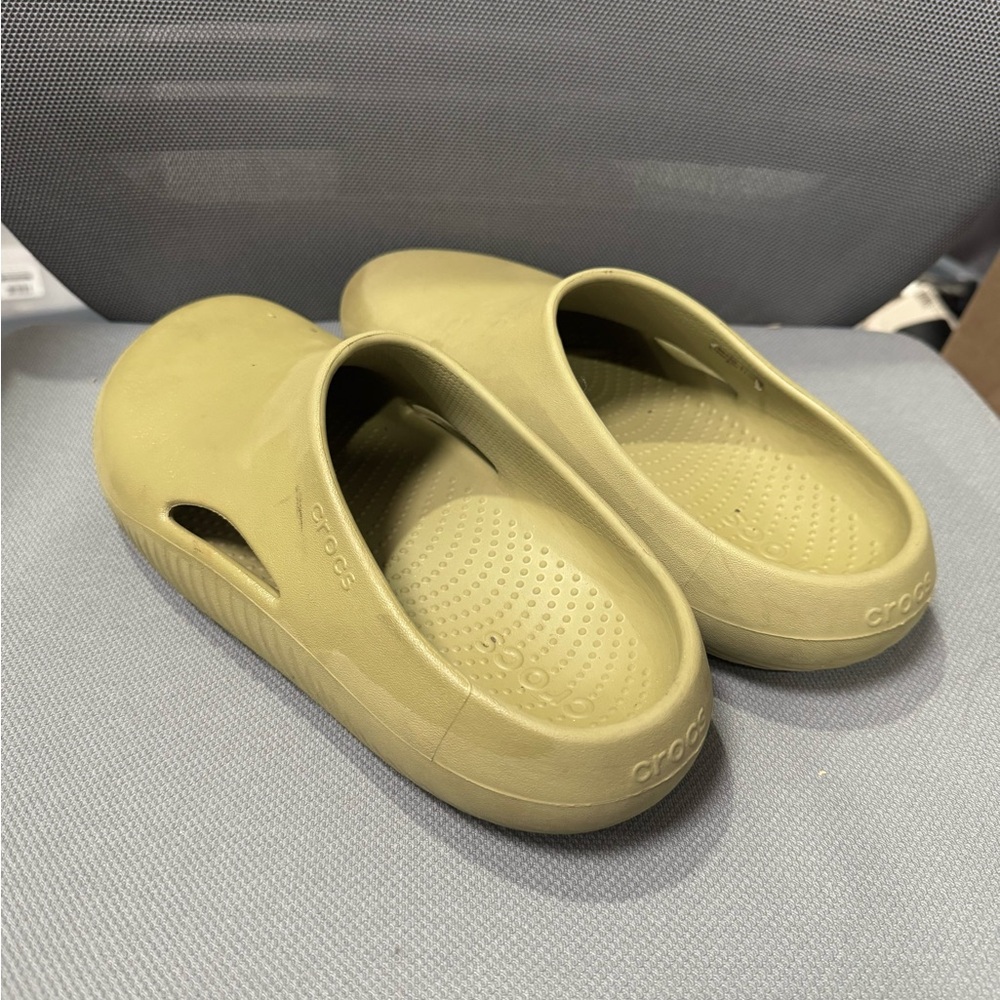 CROCS mellow Slip-On Clog in Green - Picture 3 of 4
